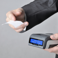 Kasy z elektroniczną kopią paragonu – czy trzeba je wymienić na kasy online?